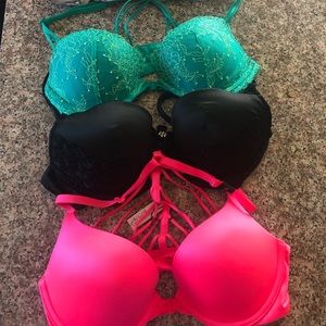 Lot of 4 Victoria’s Secret bras 34B/32C.!!